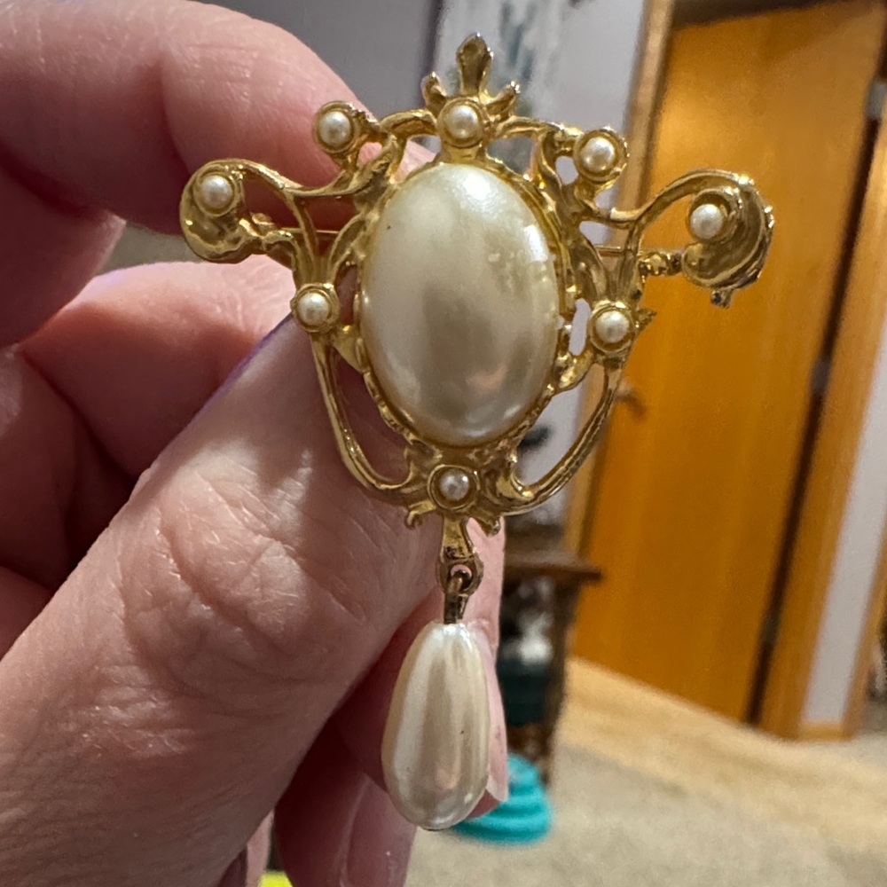 Vintage Gold and Pearl Brooch